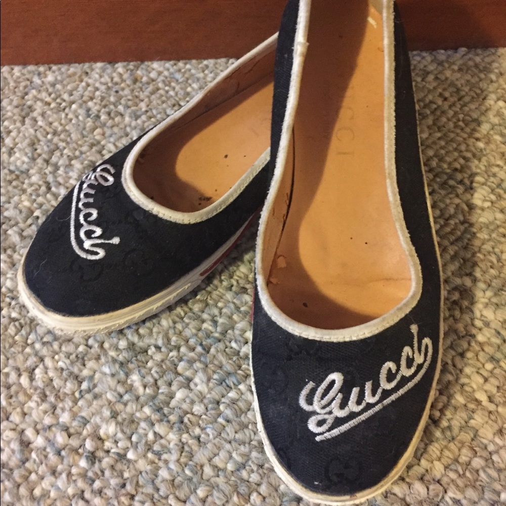 Beautiful Gucci authentic vintage sneakers 8 1/2